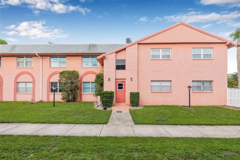 Condo in Saint Petersburg, Florida, 2 bedrooms  № 1833171 - photo 2
