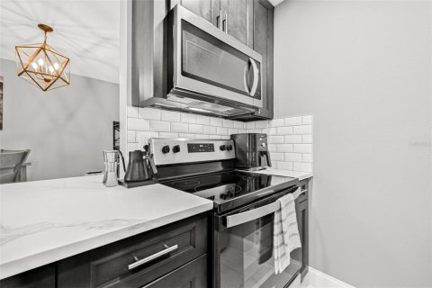 Condo in Saint Petersburg, Florida, 2 bedrooms  № 1833171 - photo 16