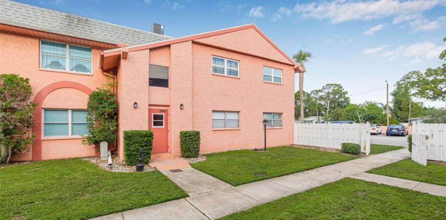 Condominio en Saint Petersburg, Florida, 2 dormitorios № 1833171