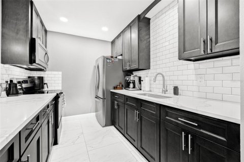 Condo in Saint Petersburg, Florida, 2 bedrooms  № 1833171 - photo 17