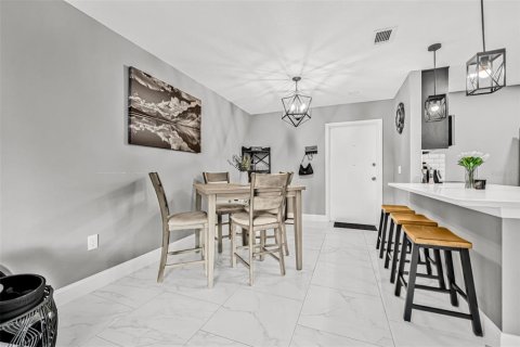 Condo in Saint Petersburg, Florida, 2 bedrooms  № 1833171 - photo 19