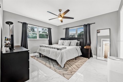 Condo in Saint Petersburg, Florida, 2 bedrooms  № 1833171 - photo 11
