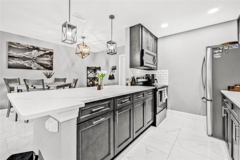 Condo in Saint Petersburg, Florida, 2 bedrooms  № 1833171 - photo 8