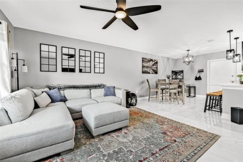 Condo in Saint Petersburg, Florida, 2 bedrooms  № 1833171 - photo 9