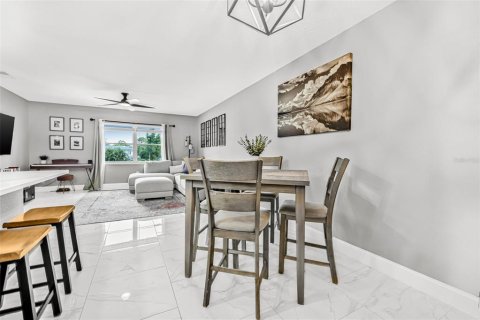 Condo in Saint Petersburg, Florida, 2 bedrooms  № 1833171 - photo 6