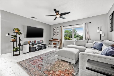 Condo in Saint Petersburg, Florida, 2 bedrooms  № 1833171 - photo 7