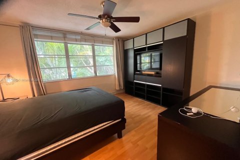 Townhouse in Bay Harbor Islands, Florida 2 bedrooms, 51.28 sq.m. № 1882328 - photo 2