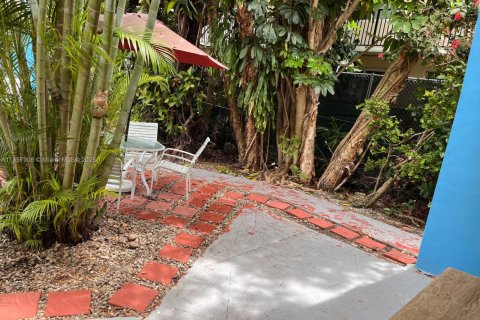Townhouse in Bay Harbor Islands, Florida 2 bedrooms, 51.28 sq.m. № 1882328 - photo 8