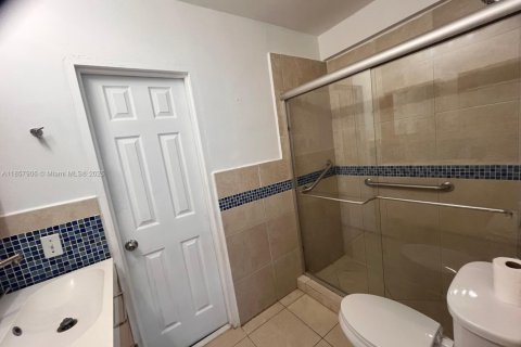 Townhouse in Bay Harbor Islands, Florida 2 bedrooms, 51.28 sq.m. № 1882328 - photo 14