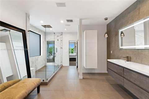 Casa en venta en Coral Gables, Florida, 6 dormitorios, 629.78 m2 № 1928447 - foto 24
