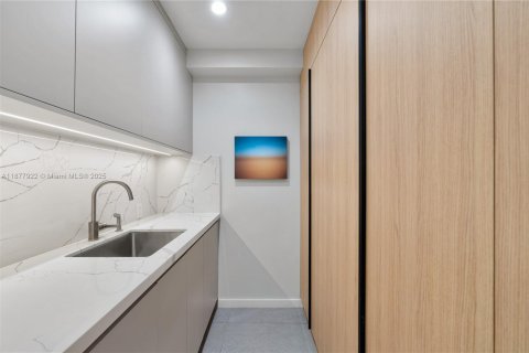 Casa en venta en Coral Gables, Florida, 6 dormitorios, 629.78 m2 № 1928447 - foto 16