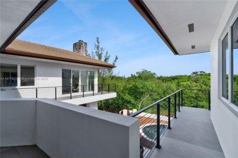 Casa en venta en Coral Gables, Florida, 6 dormitorios, 629.78 m2 № 1928447 - foto 28