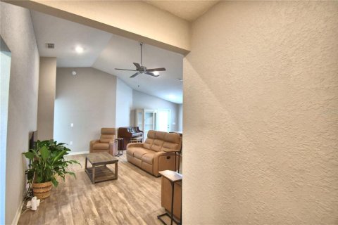 Villa ou maison à vendre à Auburndale, Floride: 4 chambres, 151.15 m2 № 2310107 - photo 4