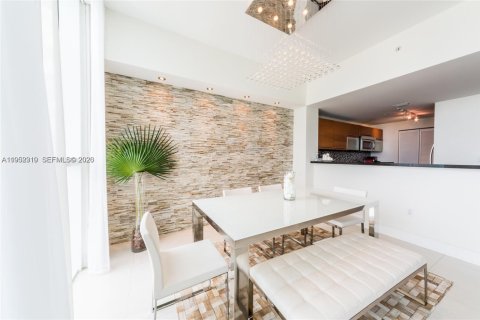 Condominio en alquiler en Miami, Florida, 2 dormitorios, 120.12 m2 № 2006665 - foto 7