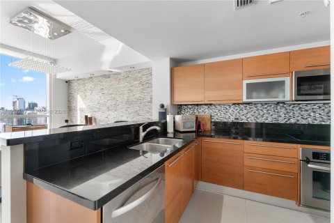 Condominio en alquiler en Miami, Florida, 2 dormitorios, 120.12 m2 № 2006665 - foto 25