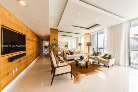 Condominio en Miami, Florida, 2 dormitorios  № 2006665