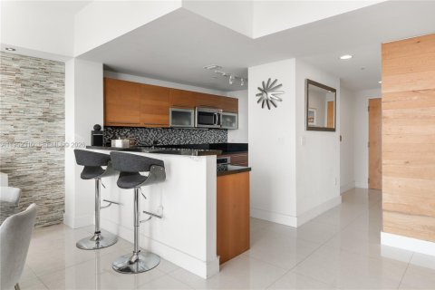 Condominio en alquiler en Miami, Florida, 2 dormitorios, 120.12 m2 № 2006665 - foto 24