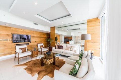 Condominio en alquiler en Miami, Florida, 2 dormitorios, 120.12 m2 № 2006665 - foto 9