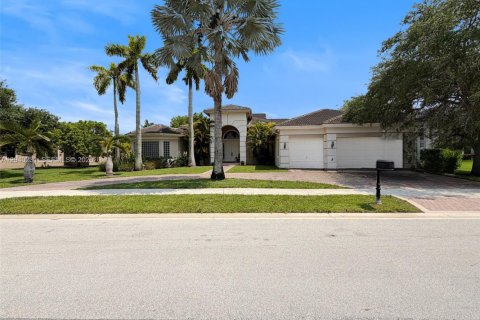 House in Davie, Florida 4 bedrooms, 392.51 sq.m. № 2086461 - photo 3