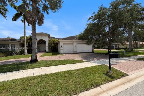 House in Davie, Florida 4 bedrooms, 392.51 sq.m. № 2086461 - photo 9