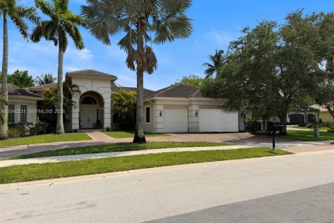 House in Davie, Florida 4 bedrooms, 392.51 sq.m. № 2086461 - photo 12