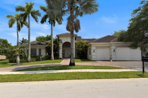 House in Davie, Florida 4 bedrooms, 392.51 sq.m. № 2086461 - photo 11