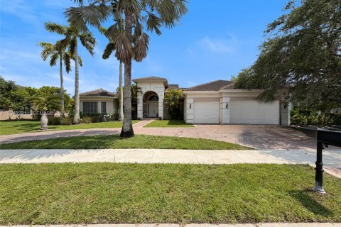 House in Davie, Florida 4 bedrooms, 392.51 sq.m. № 2086461 - photo 10