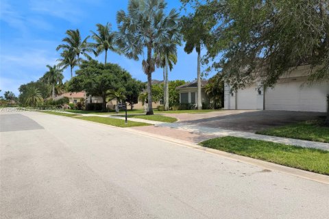 House in Davie, Florida 4 bedrooms, 392.51 sq.m. № 2086461 - photo 17