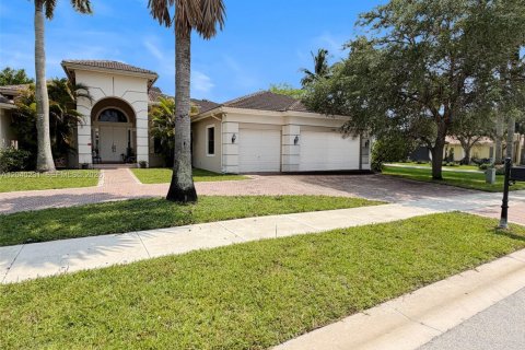 House in Davie, Florida 4 bedrooms, 392.51 sq.m. № 2086461 - photo 5