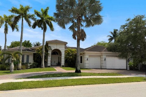 House in Davie, Florida 4 bedrooms, 392.51 sq.m. № 2086461 - photo 14