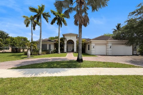 House in Davie, Florida 4 bedrooms, 392.51 sq.m. № 2086461 - photo 8