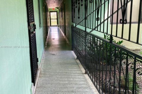 Copropriété à vendre à Miami, Floride: 1 chambre, 51.1 m2 № 2042035 - photo 2