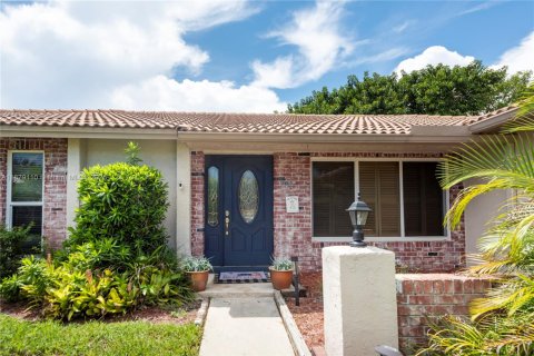 Casa en venta en Coral Springs, Florida, 4 dormitorios, 189.52 m2 № 1927833 - foto 1