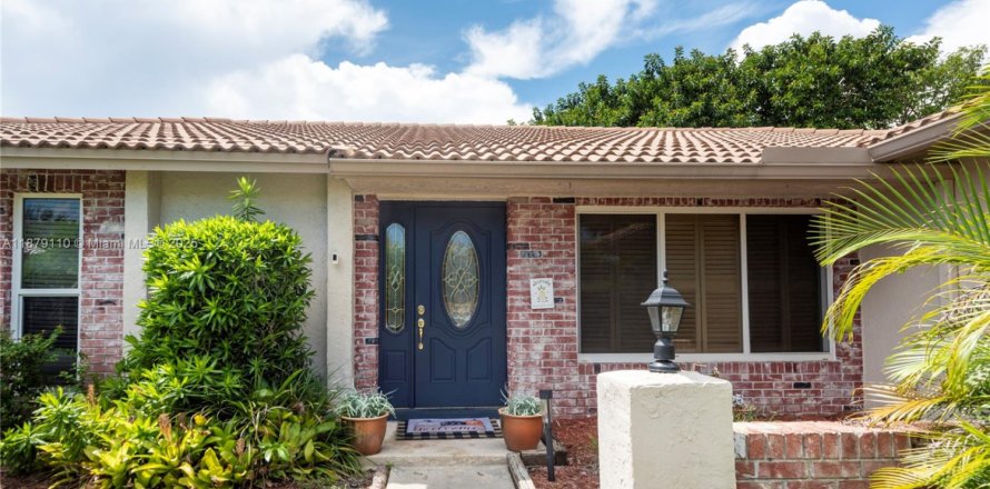 Casa en Coral Springs, Florida 4 dormitorios, 189.52 m2 № 1927833