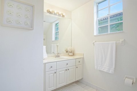 House in West Palm Beach, Florida 3 bedrooms, 199.37 sq.m. № 2158177 - photo 17