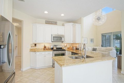 House in West Palm Beach, Florida 3 bedrooms, 199.37 sq.m. № 2158177 - photo 10