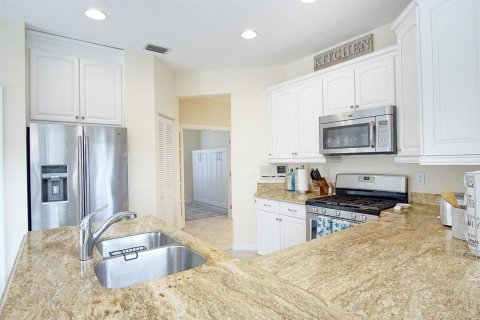 House in West Palm Beach, Florida 3 bedrooms, 199.37 sq.m. № 2158177 - photo 12