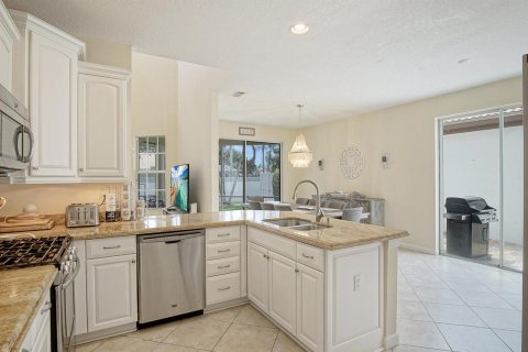 House in West Palm Beach, Florida 3 bedrooms, 199.37 sq.m. № 2158177 - photo 11
