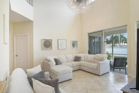 House in West Palm Beach, Florida 3 bedrooms, 199.37 sq.m. № 2158177 - photo 8