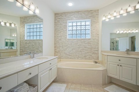 House in West Palm Beach, Florida 3 bedrooms, 199.37 sq.m. № 2158177 - photo 21