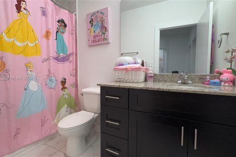 Adosado en alquiler en Miami, Florida, 4 dormitorios, 168.34 m2 № 2031712 - foto 27