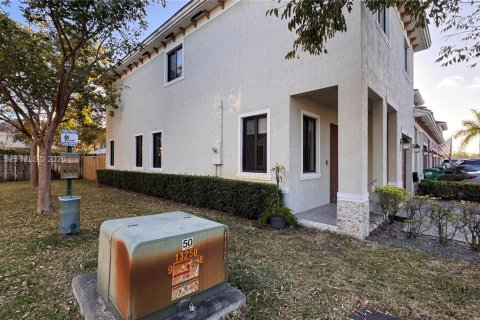 Adosado en alquiler en Miami, Florida, 4 dormitorios, 168.34 m2 № 2031712 - foto 2