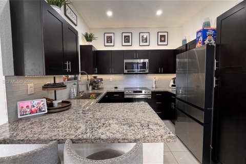 Adosado en alquiler en Miami, Florida, 4 dormitorios, 168.34 m2 № 2031712 - foto 8