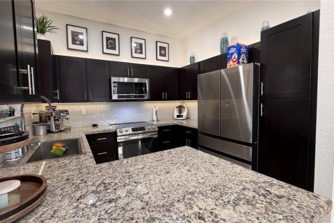 Adosado en alquiler en Miami, Florida, 4 dormitorios, 168.34 m2 № 2031712 - foto 11