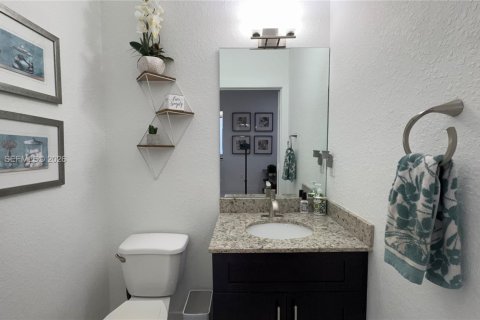 Adosado en alquiler en Miami, Florida, 4 dormitorios, 168.34 m2 № 2031712 - foto 13