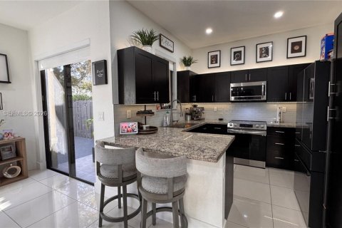 Adosado en alquiler en Miami, Florida, 4 dormitorios, 168.34 m2 № 2031712 - foto 7