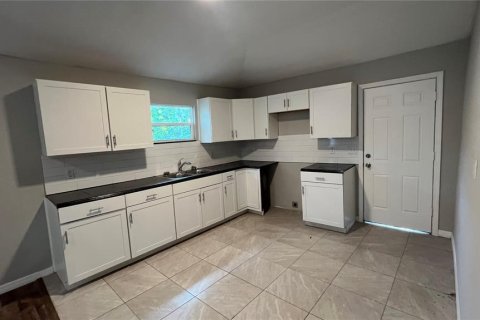 House in Lakeland, Florida 4 bedrooms, 109.53 sq.m. № 1915815 - photo 8