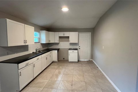 House in Lakeland, Florida 4 bedrooms, 109.53 sq.m. № 1915815 - photo 7