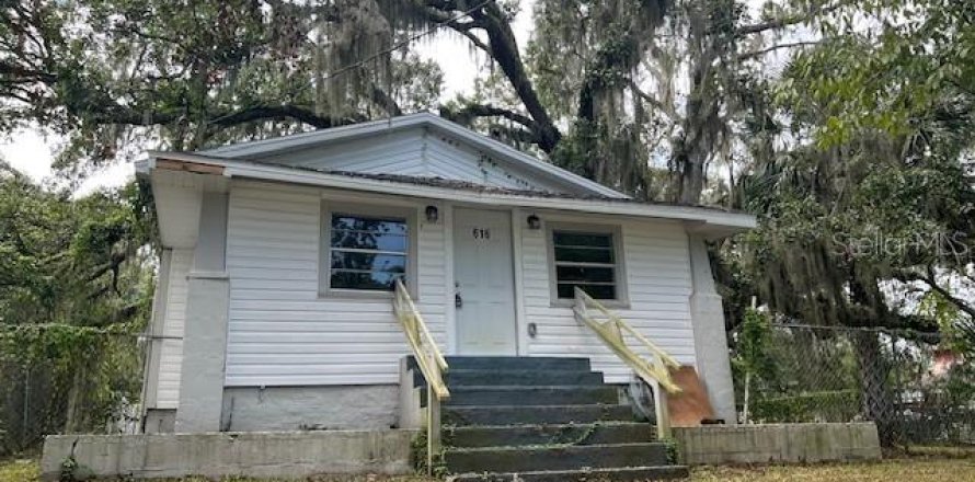 House in Lakeland, Florida 4 bedrooms, 109.53 sq.m. № 1915815