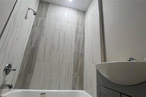 House in Lakeland, Florida 4 bedrooms, 109.53 sq.m. № 1915815 - photo 15